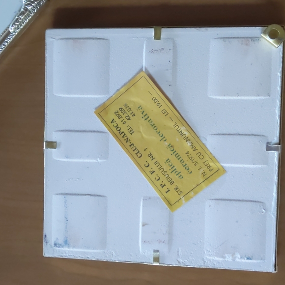 1974 Romania Ceramic Tile - Traditional Costume - Metal Wall Hanging - Picture 4 of 4